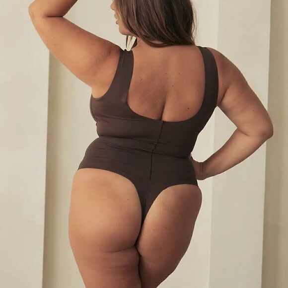 New Scoop Tank Hourglass Shapewear Bodysuit - Picture 3 of 10